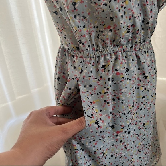 BCBG Grey/Blue Confetti Splashed Cross Front Mini Size Medium - Picture 13 of 15